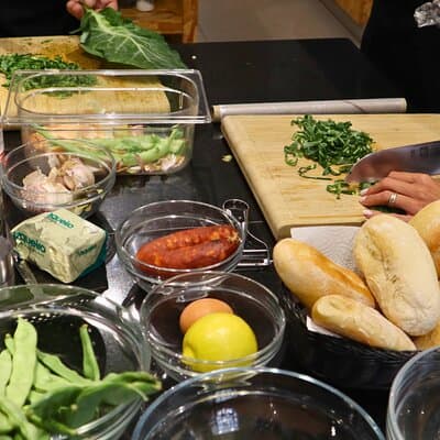 Lisbon: Portuguese street food cooking class with Drinks 4