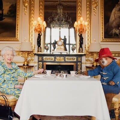 Changing of the Guard & Royal Food Tour with 15+ Tastings 3