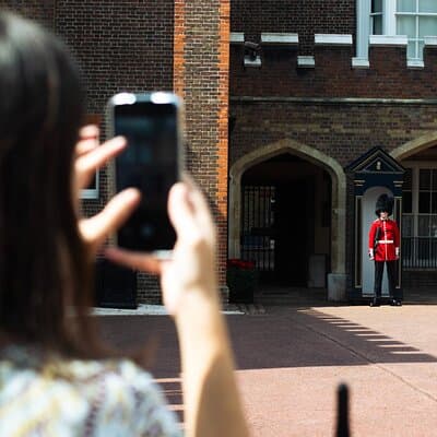Changing of the Guard & Royal Food Tour with 15+ Tastings 2