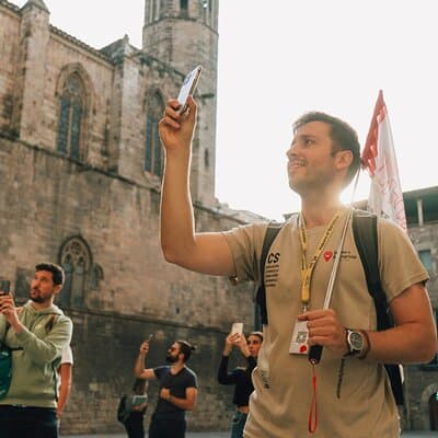 HistARy: Guided tour of the Gothic Quarter with Augmented Reality 2