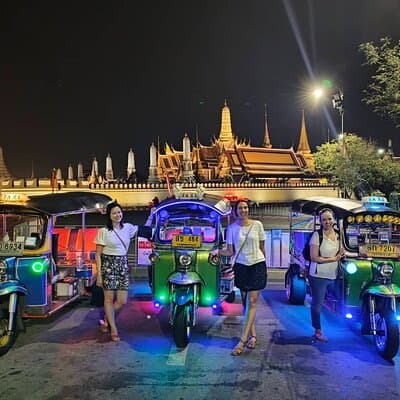 2-hour Bangkok Old City Night CHOB TUK TUK + Talat Noi Street Art