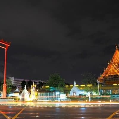 2-hour Bangkok Old City Night CHOB TUK TUK + Talat Noi Street Art 5