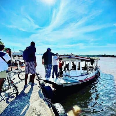 Bangkok Green Oasis 4-Hour Bike Tour with Boat Ride
