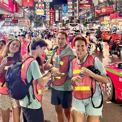 Discover Bangkok at Night 5-Hour Bike Tour with dinner 2
