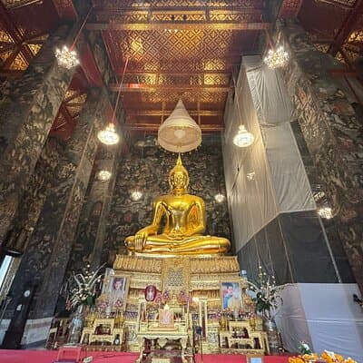 3 Remarkable Temples Walking Tour in Bangkok