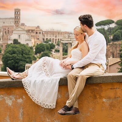 Rome: Private Colosseum Photoshoot with Local Photographer