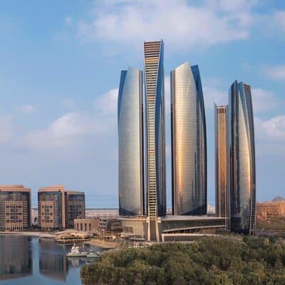 Abu Dhabi Tour from Dubai: Sheikh Zayed Mosque & Warner Bros 3