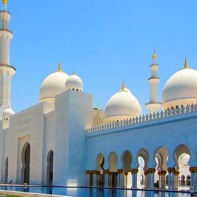 Abu Dhabi Tour from Dubai: Sheikh Zayed Mosque & Warner Bros 5