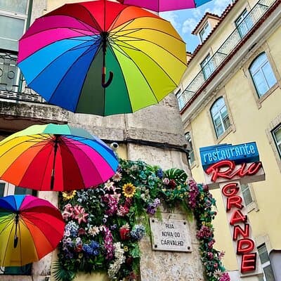 Private Tour DE Tuk Tuk Chiado and Bairro Alto in Lisbon 5
