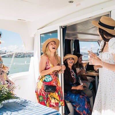 2H Lisbon Private Luxury Catamaran Tour with Welcome Drink