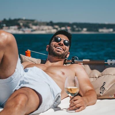 2H Lisbon Private Luxury Catamaran Tour with Welcome Drink 3