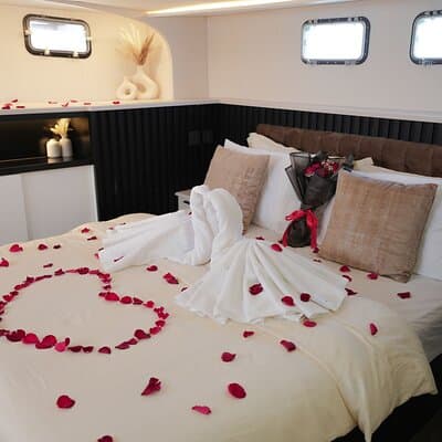 Dubai Luxury Private Yacht Rental - 64ft Hatteras Vogue 3