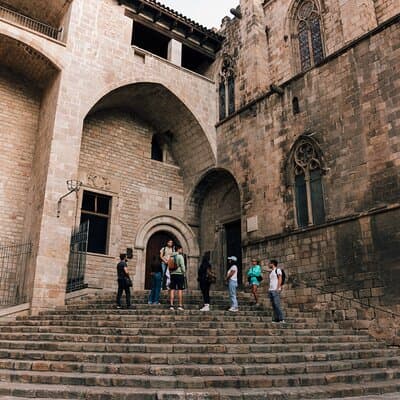 HistARy: Guided tour of the Gothic Quarter with Augmented Reality 4
