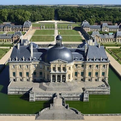 Chateau of Fontainebleau and Vaux le Vicomte 9-Hour Private Tour