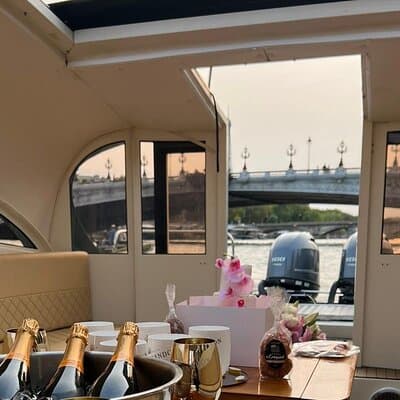 Private VIP cruise with champagne tasting and macaroon 5