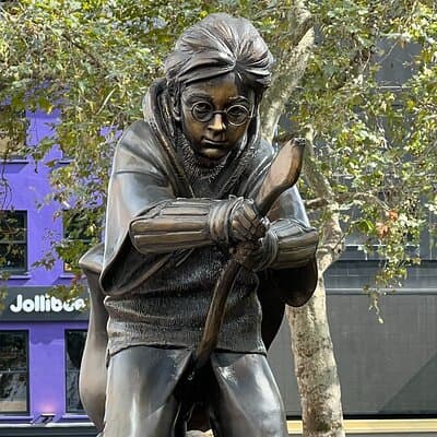 Harry Potter Filming Locations: Private Black Cab Tour in London