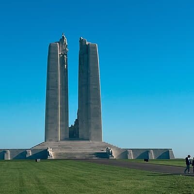 Vimy Ridge World War 1 Battlefields Private Tour from Paris