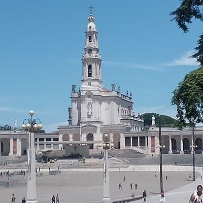 From Lisbon: Holy Miracle Church Santarem & Fatima Private Tour