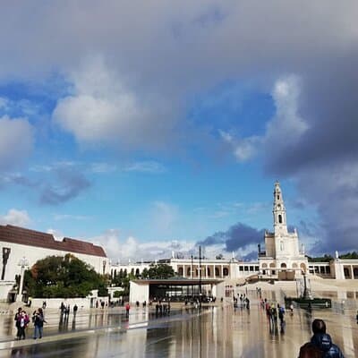 From Lisbon: Holy Miracle Church Santarem & Fatima Private Tour 2