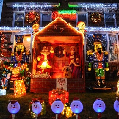 NYC: Dyker Heights Christmas Lights Express from Times Square 3