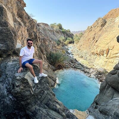 Hiking Tour in Wadi Shees and Crystal Lake