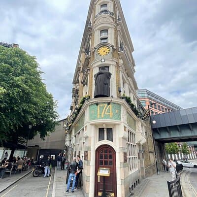 London Small Group Historic Pub Tour