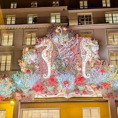 The magical illuminations of Christmas in Paris in an antique car! 3