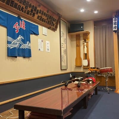 Tokyo: Live Shamisen guitar and Izakaya Experience 4