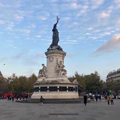 Paris Le Marais District Guided Walking Tour with Tastings