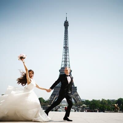 Romantic Eiffel Tower Couple Photoshoot