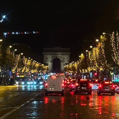 Hop On: Paris City Highlights Tour in a comfortable Minivan 3
