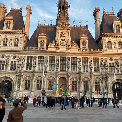 Hop On: Paris City Highlights Tour in a comfortable Minivan 4