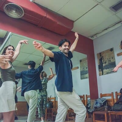 Barcelona: 1-Hour Flamenco Class Experience