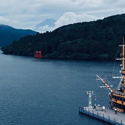 Fuji and Hakone Private Tour with English Guide and Photography 4