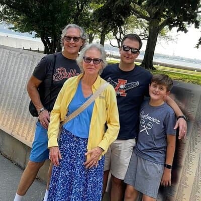 Family Friendly Statue of Liberty and Ellis Island Private Tour 3