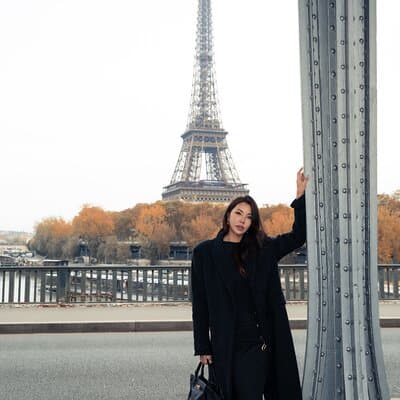 Private Professional Photoshoot near the Eiffel Tower in Paris 5