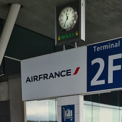 Private VTC transfer: CDG Airport to Paris with Flight tracking 2