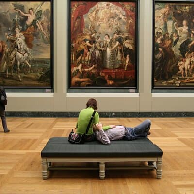 Louvre museum with small group 5