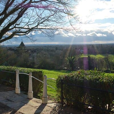 Ted Lasso and Richmond Walking Tours 4