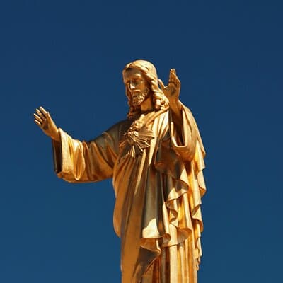 Lisbon: Sanctuary Fátima & Little Shepperd Town Guide Tour 3