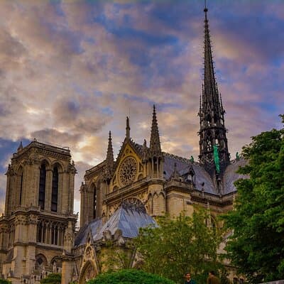 In the Heart of Paris Sainte Chapelle to Notre Dame - Small Group 2
