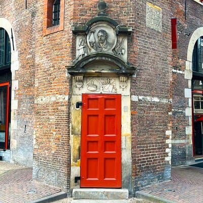 Historical Walking Tour, private with local Dutch guide 4