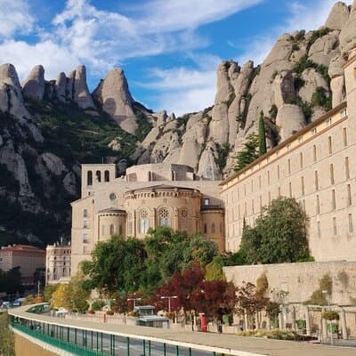 Private Tour to Montserrat with a specialized local guide