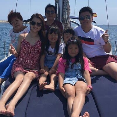 Barcelona 1-hour Private Boat Trip with Cava and Snacks