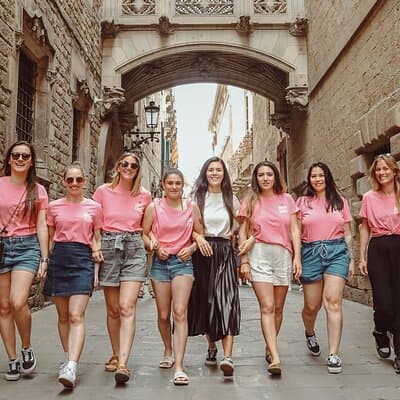 Professional Photoshoot Tour - Barcelona's iconic locations 4