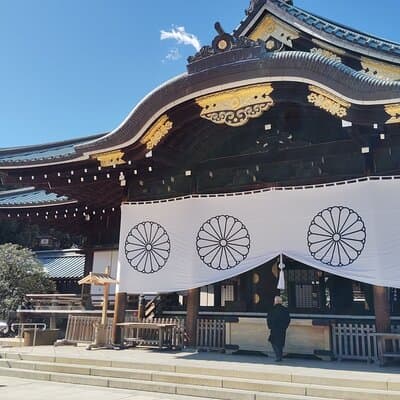 Tokyo War History Tour: Yasukuni Shrine & War Museum