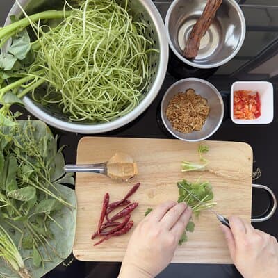 Authentic Thai Cooking Class in Bangkok with Apple & Family 2