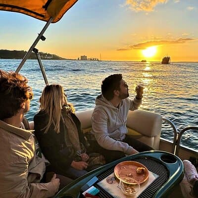 Lisbon Sunset Experience: Cruise, Wine and Live Music by the Capt 5