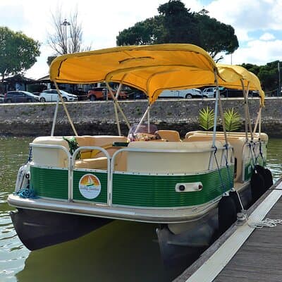 Lisbon Sunset Experience: Cruise, Wine and Live Music by the Capt 2