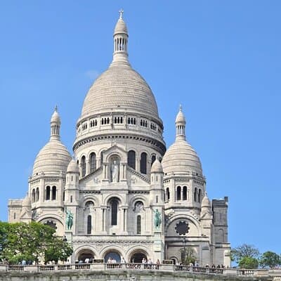 A Tapestry of Art and Romance in Montmartre